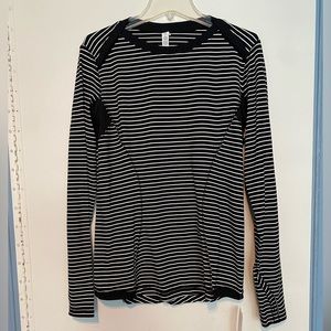 NWT LULULEMON ATHLETICA Blk/Wht Stripe Base Runner LS Top. Size 12. THUMBHOLES!